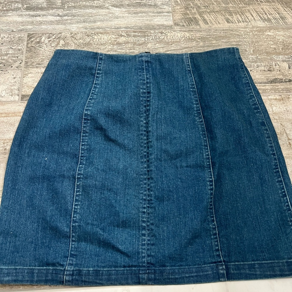 Size M, stretchy Jean skirt